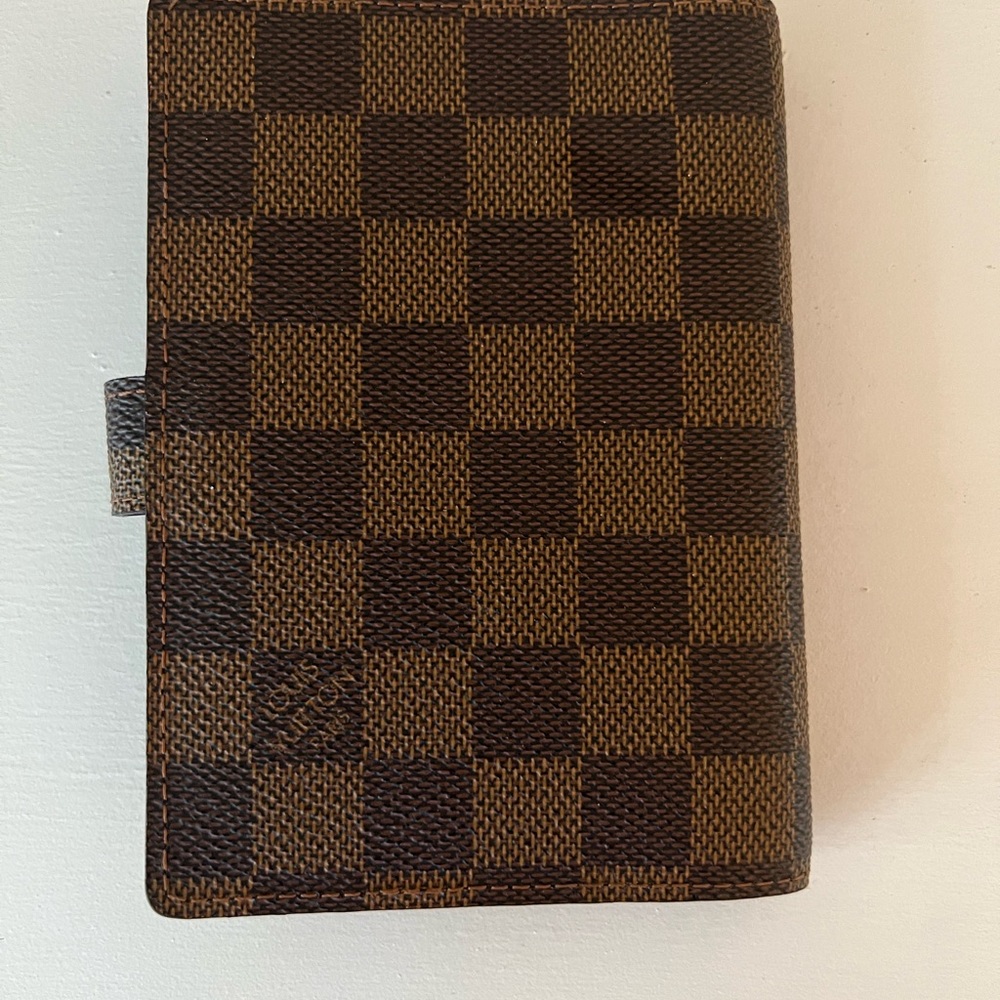 LOUIS VUITTON
Small Ring Agenda Cover - Picture 3 of 9